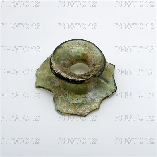 Neck fragment small bottle, bottle holder soil find glass, free blown Neck fragment of small bottle with wide top edge