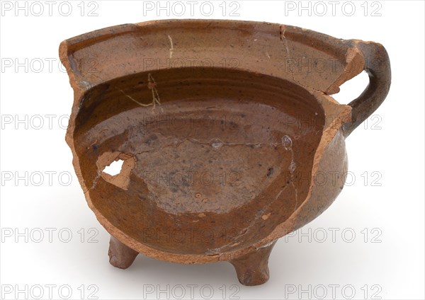 Earthenware cooking pot, low model with wide top edge, two bandors, on three legs, cooking pot crockery holder kitchenware earth