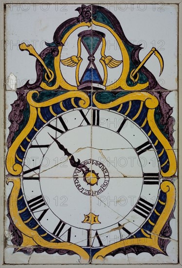 Ludolf Bakhuijzen of Arend Bakhuijzen of atelier Bakhuijzen, Tile-panel, yellow, blue, purple and green on white, clock