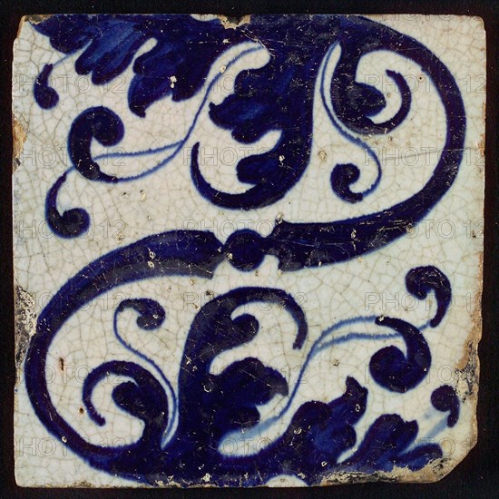 Tile, blue on white, diagonally an S-shaped volute and stylized leaf ornaments, tile picture footage fragment ceramics pottery