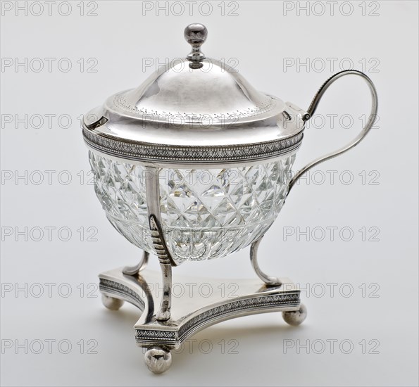 Silversmith: Gerardus Peeters, Glass mustard pot with silver stand, ear and lid, mustard pot pottery holder silver glass lead