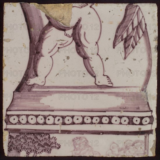 Tile of purple pilaster with twisted column around which branch of leaves, bunches of grapes and angels, tile pilaster footage