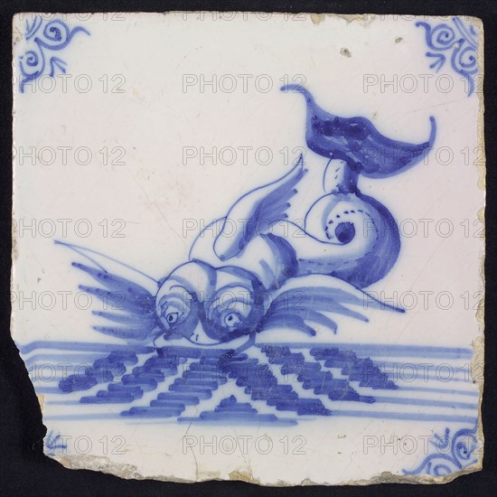 Scene tile, sea-washed in continuous water, in blue on white, corner motif of ox-head, wall tile tile sculpture ceramic