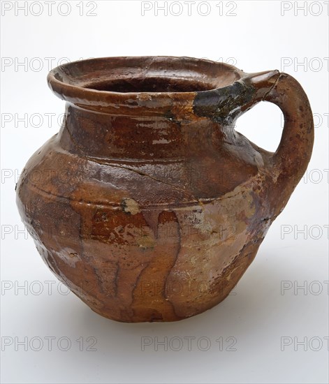 Pottery room comfort on vaulted bottom, convex model with neck and sausage ear, pot holder sanitary earthenware ceramic