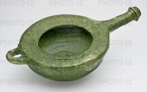 Earthenware basin green glazed with spout and horizontal sausage ear, mount holder sanitary soil find ceramic earthenware glaze