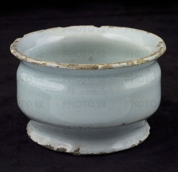 Earthenware ointment jar, low model, wide top edge, two constrictions, light blue glazed, ointment jar pot holder soil find