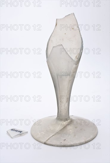Foot fragment of goblet or trumpet glass with facet cut stem, loose rim fragment, drinking glass drinking utensils tableware