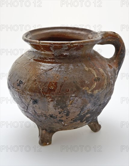 Cooking jug, grape-model of red earthenware on three legs, sausage ear, glazed, grape cooking pot tableware holder utensils