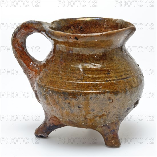 Small pottery cooking jug on three legs, sausage ear and pouring lip, glazed, grape cooking pot tableware holder kitchenware