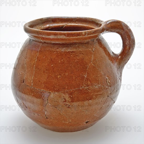 Pottery room comfort with vaulted bottom, ovoid shape with lid groove in the edge, pot holder sanitary earthenware ceramic