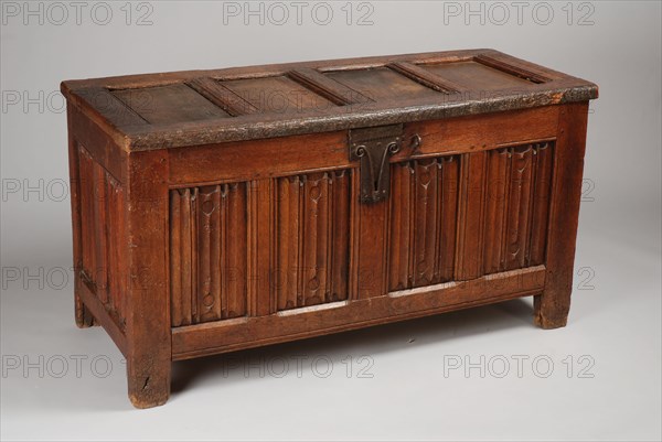 Oak box, chest cabinet furniture furniture interior design oak wood, Case with four Gothic letter panels on the front iron