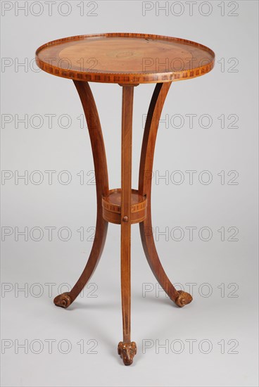 Guéridon, guéridon table furniture interior design mahogany ash wood satinwood boxwood ebony wood, Round veneered curved leaves