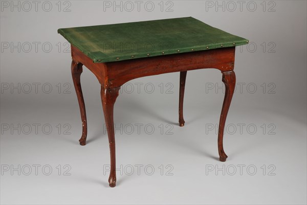 Queen Anne playing table, table furniture interior design wood pine wood paint brass, Geewood pine with rectangular leaves