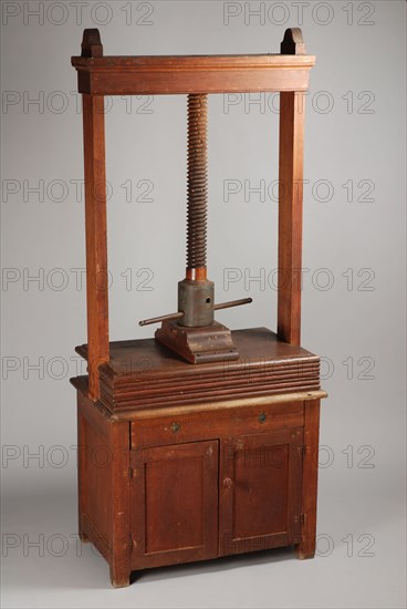 Oak wood linen press from the Holy Spirit House, linen press equipment wood oak teak wood brass, Under blade several blades