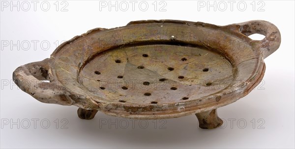 Pottery colander, on three legs, with two ears, colander kitchen equipment earthquake ceramics earthenware glaze lead glaze