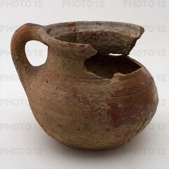 Pottery room comfort on vaulted bottom, stocky model with groove over the shoulder, pot holder sanitary earthenware ceramics