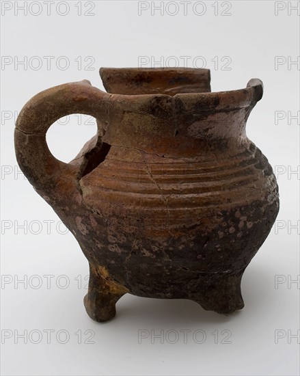 Small pottery cooking jug on three legs, grape-model, thick rings on the shoulder, cooking pot crockery holder kitchenware