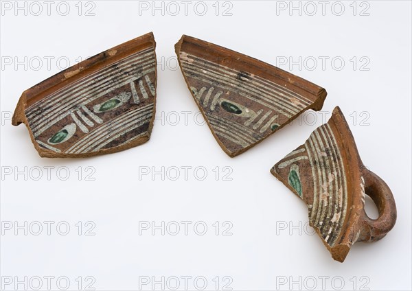 Fragments of deep earthenware dish with lying ear, Werra, decorated in sludge technology, dish bowl bowl crockery holder soil