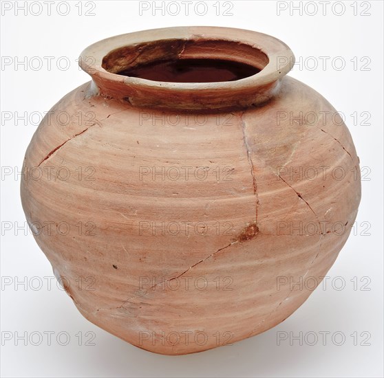 Storage jar on lens base, rotating, unglazed, storage jar pot holder soil find ceramic earthenware, hand-turned baked stock pot
