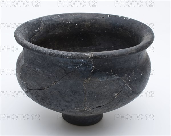 Earthenware pot with wide top edge and very small stand, terra nigra, pot holder earthenware ceramic pottery, hand-turned baked