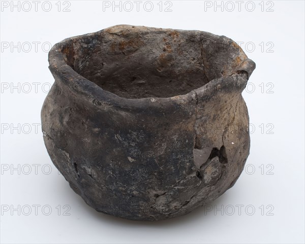 Pottery pot, small size, indigenous Roman pottery, pot holder soil find ceramic earthenware, hand-formed baked Small pot