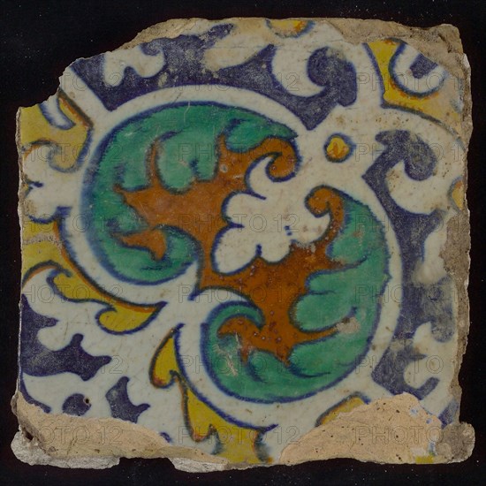 Ornament tile, central kidney-shaped green and brown floral shape, corner motifs, quarter rosette and saving technique, wall