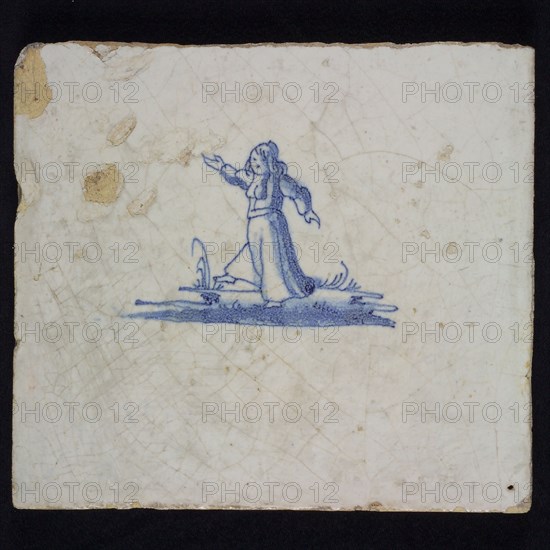 Figure tile, woman in long robe on small piece, blue decor on white background, no corner filling, pastel, wall tile
