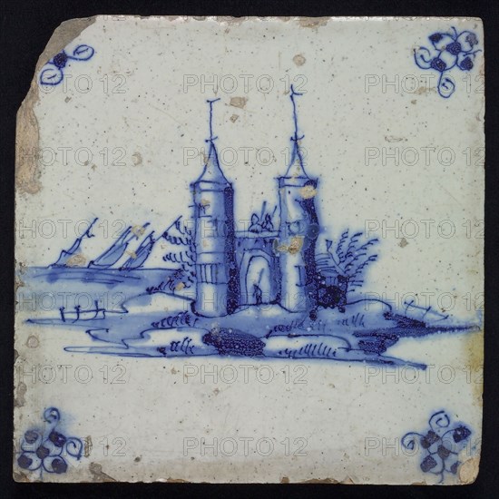 Scene tile, castle or city gate with two towers, blue decor on white ground, corner filling spider, wall tile tile sculpture