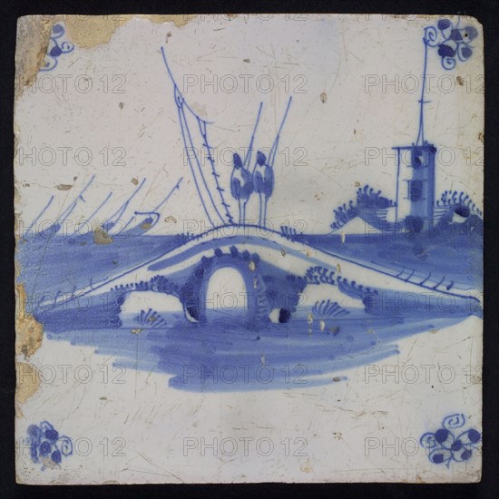 Scene tile, beacon or beacon and bridge, blue decor on white ground, corner fill spider, wall tile tile sculpture ceramic