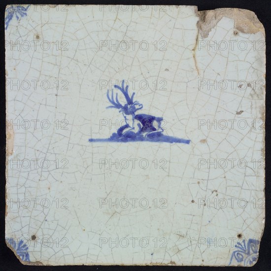 Animal tile with lying deer, small and blue decor on white ground, corner filling ox's head, wall tile tile sculpture ceramic
