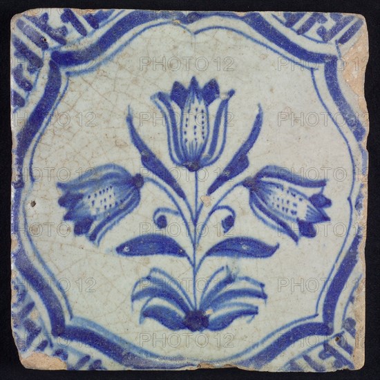 Flower tiling with three-tier in braces, blue decor on white ground, corner filling of meanders, wall tile tile sculpture