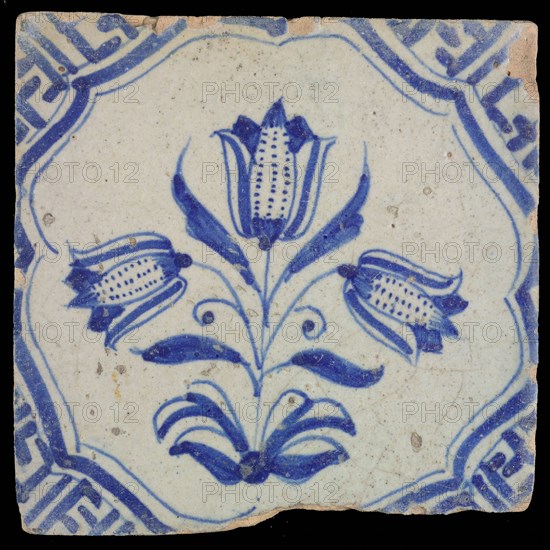 Flower tiling with three-tier in braces, blue decor on white ground, corner filling of meanders, wall tile tile sculpture