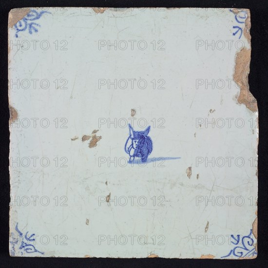 Figure tile with strange creature, blue decor on white ground, corner filler ox head, wall tile tile sculpture ceramic