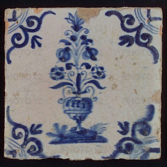 Flower tile with large flower pot, blue decor on white ground, corner filling: ox head, wall tile tile sculpture ceramic