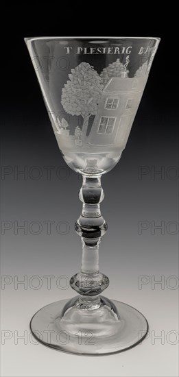 Chalice glass engraved with country house and T POTTY BUYTE LIFE, wine glass drinking glass drinking utensils tableware holder