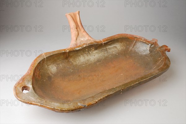 Spit dish with eye, spout and stem as handle, grease trap baking utensil holder earthenware ceramics earthenware glaze lead