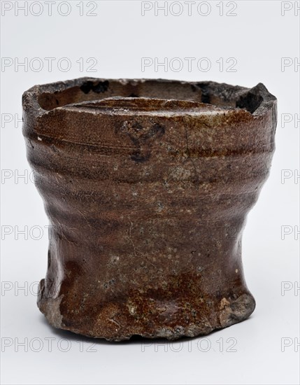 Bottom of stoneware drinking jug or cup on pinched foot, brown salt glaze, drinking jug cup fragment tableware holder soil find