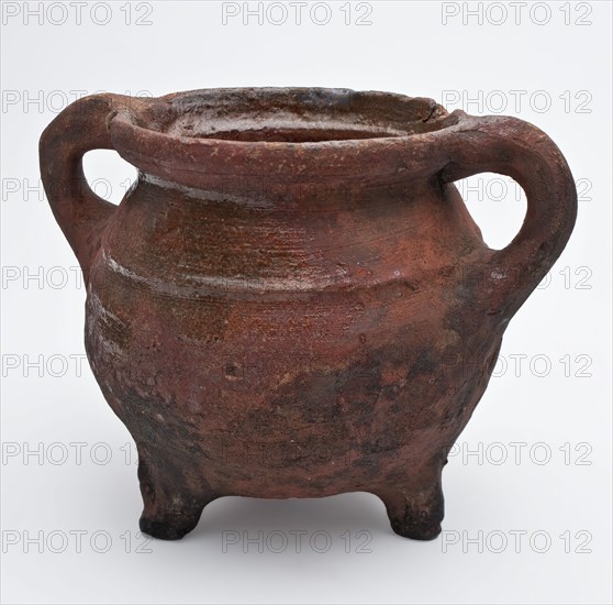 Pottery grape on three legs, sparing lead glaze, two ears, grape cooking pot tableware holder utensils earthenware ceramics