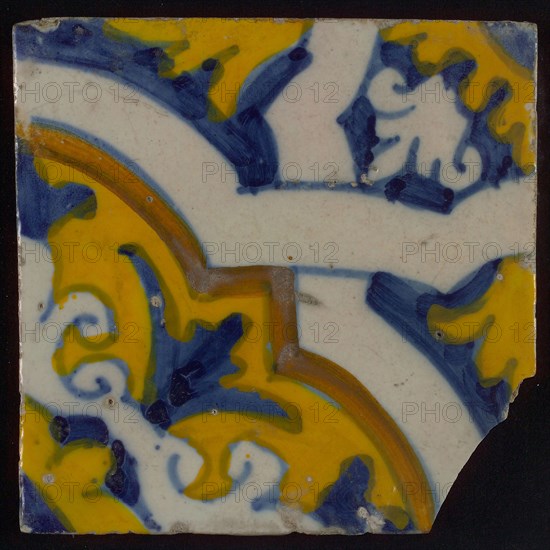 Ornament tile, diagonally across the tile white braid band motif, corner motif quarter rosette, wall tile tile sculpture ceramic