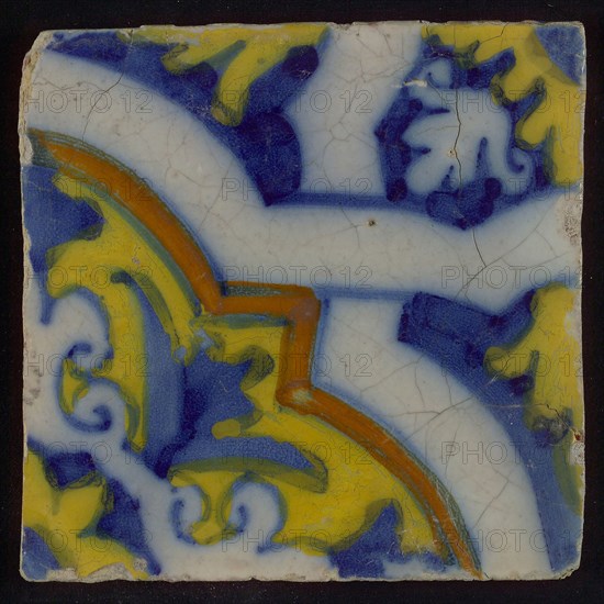 Ornament tile, diagonally across the tile white braid band motif, corner motif quarter rosette, wall tile tile sculpture ceramic