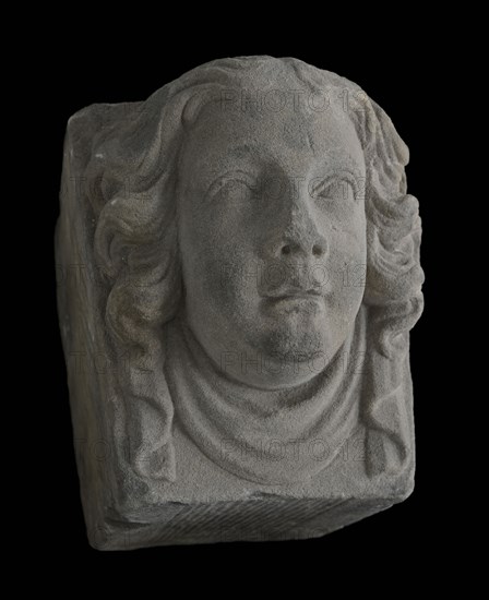 Console, female head with scarf, console construction element sandstone stone, sculpted Console female head with loose hair