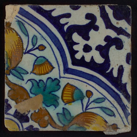 Ornament tile, diagonal ornament in quatrefoil with bows in which orange-apples and flowers, palm corner, corner pattern rosette