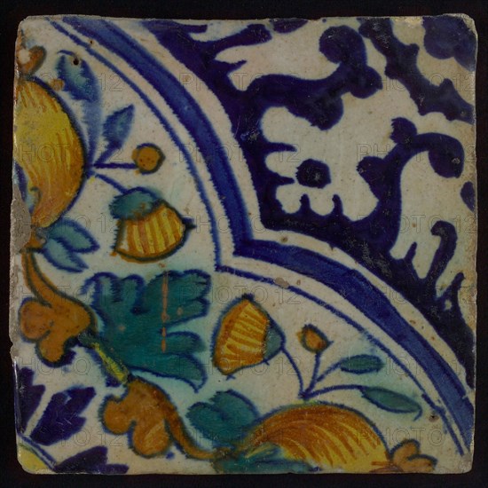 Ornament tile, diagonal ornament in quatrefoil with bows in which orange-apples and flowers, palm corner, corner pattern rosette