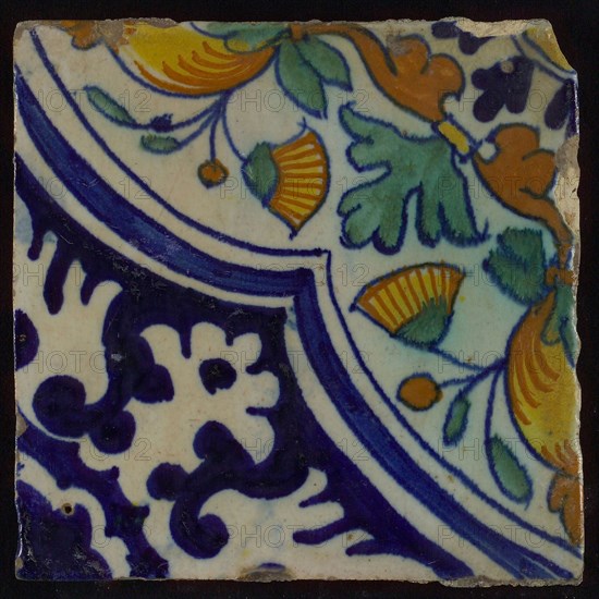 Ornament tile, diagonal ornament in quatrefoil with bows in which orange-apples and flowers, palm corner, corner pattern rosette