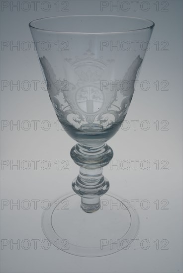 Large goblet engraved with crowned city coat of arms Rotterdam, goblet drinking glass drinking utensils tableware holder glass