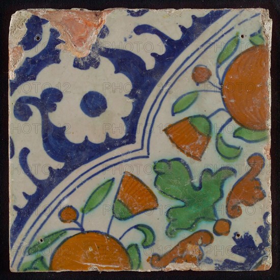 Ornament tile, diagonal ornament in quatrefoil with bows in which orange-apples and flowers, palm corner, corner pattern rosette