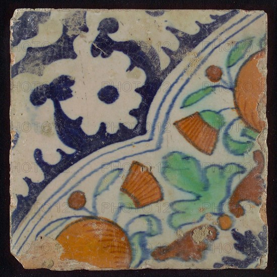 Ornament tile, diagonal ornament in quatrefoil with bows in which orange-apples and flowers, palm corner, corner pattern rosette