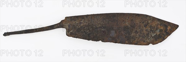 Wide blade with sharp point narrow angel, blade knife cutlery ground find iron metal, Blade: pointed tip narrowed sting