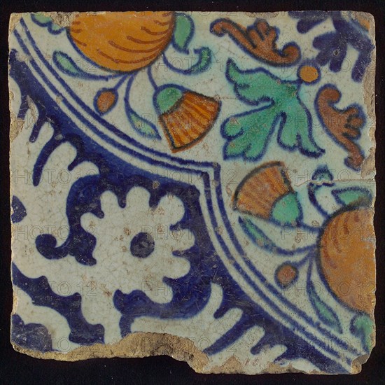 Ornament tile, diagonal ornament in quatrefoil with bows in which orange apples and flowers, palm corner, corner pattern rosette