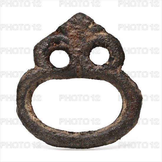 Copper closure of belt with three eyes, buckle harness part clothing accessory clothing soil find brass copper bronze metal